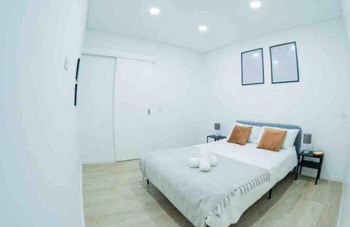Moita Appartement | Bright and modern flat with air-con and free parking