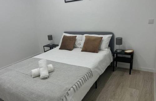 Moita Appartement | Bright and modern flat with air-con and free parking