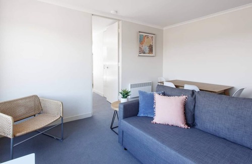 Flemington Appartement | Bright and Modern Pad in Flemington with Parking