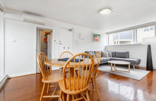 Hawthorn Appartement | Bright and Modern Space with a Balcony and Parking