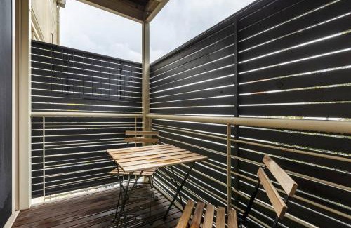 Hawthorn Appartement | Bright and Modern Space with a Balcony and Parking