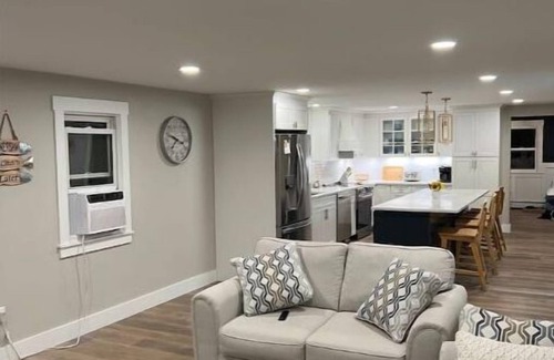 North Windham Maison | Bright and Peaceful 6 Bedroom Home on Sebago Lake