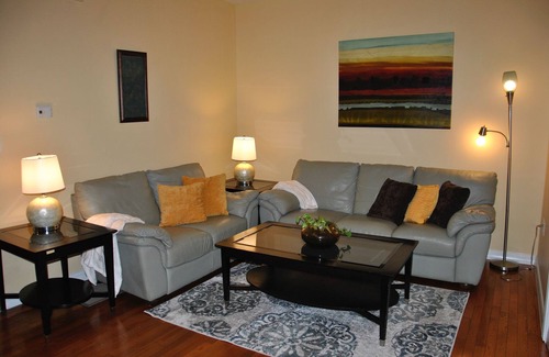 Elmira Heights Appartement | Bright and quaint 2-bedroom apartment with WiFi, AC in charming Elmira