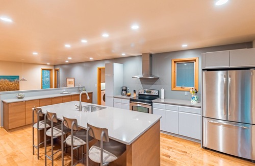 Grand Bend Maison | Bright and spacious family home in beautiful Southcott Pines area in Grand Bend