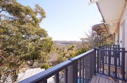 Frenchs Forest Appartement | Bright And Spacious Family Home With Leafy Deck
