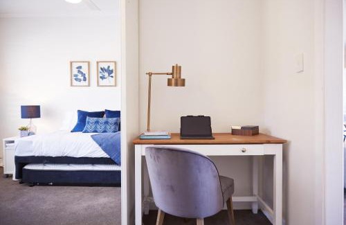 Frenchs Forest Appartement | Bright And Spacious Family Home With Leafy Deck