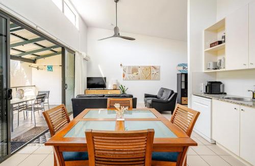 Rainbow Beach Appartement | Bright and spacious 2-Bed beach resort apartment