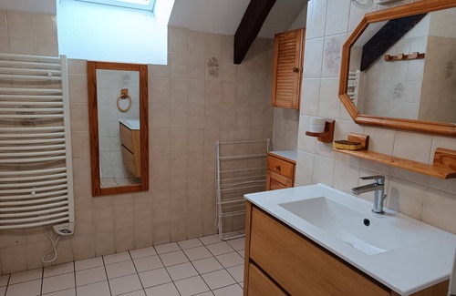 Coray Maison | Maison en pierres, lumineuse et spacieuse