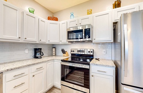 Rancho Vistoso Copropriété | Bright and spacious mountain-view home with pool/hot tub on-site, golfing nearby