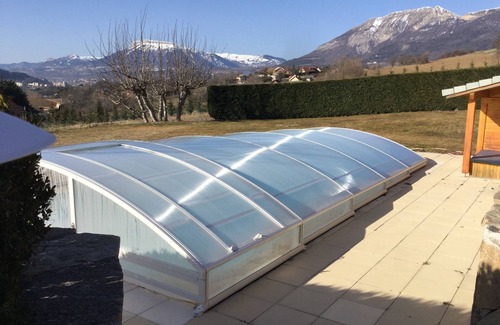 Gap Villa | Villa lumineuse et spacieuse. Piscine abri espaces de jeux. Vue dégagée sur Gap