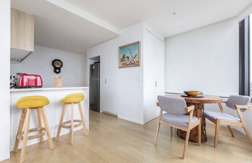 St Kilda Appartement | Bright and Stylish with Bay Views Pool and Sauna