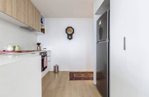 St Kilda Appartement | Bright and Stylish with Bay Views Pool and Sauna