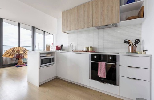 St Kilda Appartement | Bright and Stylish with Bay Views Pool and Sauna