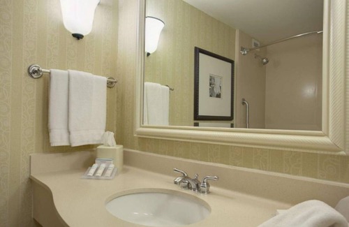 The East Side Maison | Bright and comfy stay, close to the Bay !!