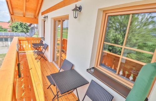 Saaldorf-Surheim Appartement | Bright apartment- 5 persons, 53sqm, 2 bedrooms, balcony with mountain view