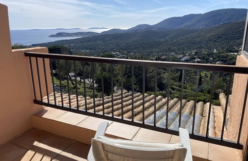 La Croix-Valmer Appartement | Lumineux appartement à deux pas de Saint-Tropez face à la mer et la montagne