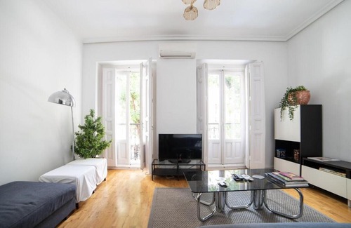 Chamberi Appartement | Bright apartment in Historical City Center