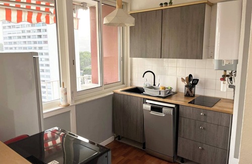 La Panouse Appartement | Bright apartment with balcony