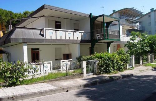 Bibione Lido dei Pini Appartement | Bright apartment with garden