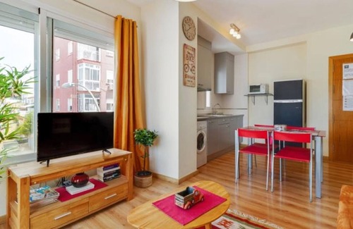 Capuchinos Appartement | Appartement lumineux avec terrasse, BBQ, parking et climatisation à Málaga