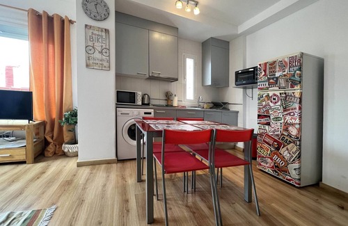 Capuchinos Appartement | Appartement lumineux avec terrasse, BBQ, parking et climatisation à Málaga