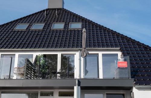 Offingawier Appartement | Bright apartment within walking distance of the Sneekermeer