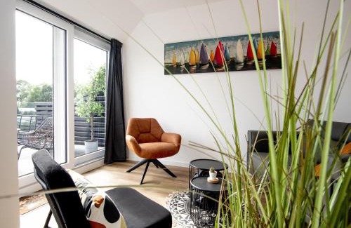 Offingawier Appartement | Bright apartment within walking distance of the Sneekermeer