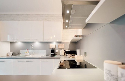 Belair Appartement | Bright Apt w/ Smart TV, WiFi & Walk to Parc Merl