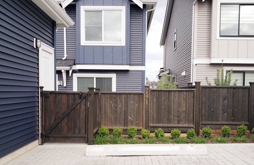 Metro Vancouver Regional District Maison | Spacious, Clean and Tranquil Basement suite by Langley Event Centre.