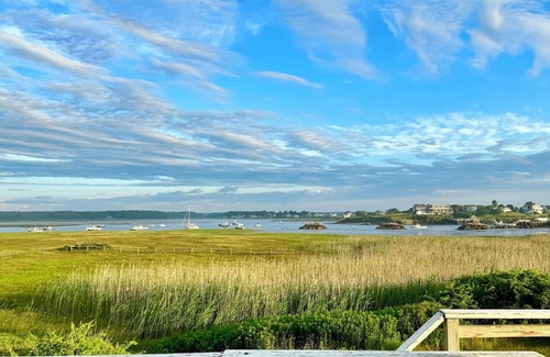 Biddeford Pool Cottage | Bright Beach Cottage, Vues sur la mer, Chiens OK, Lune de miel, Mariages