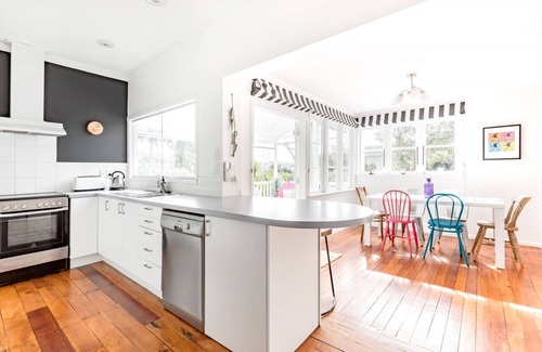 Torbay Maison | Bright Beachside Cottage