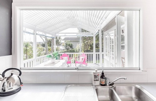 Torbay Maison | Bright Beachside Cottage