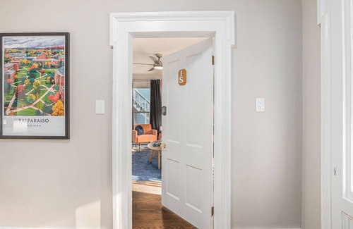 Valparaiso Appartement | Bright BnB Apartment 1S: King Bed + Near VU