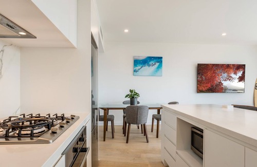 Bowen Hills Appartement | Bright Bowen Hills Apartment, Close to City Life