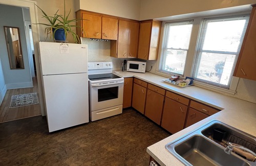 Central Business District Appartement | Bright, charming 2 bedroomdrm apartment. in downtown home in Kalamazoo