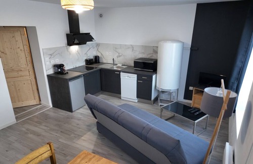 Valenciennes Appartement | Bright city apartment with 2 private indoor parking spaces