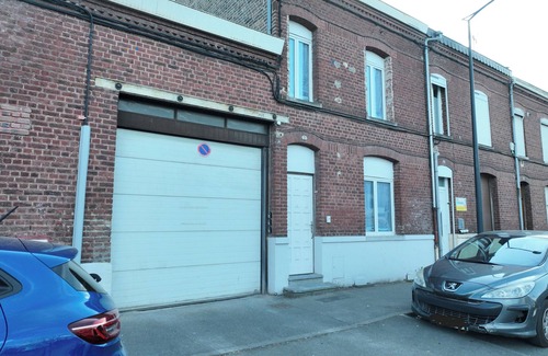 Valenciennes Appartement | Bright city apartment with 2 private indoor parking spaces
