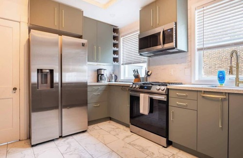 Wilmington Appartement | Bright, clean spacious 2 BR apt off street parking