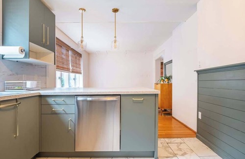 Wilmington Appartement | Bright, clean spacious 2 BR apt off street parking