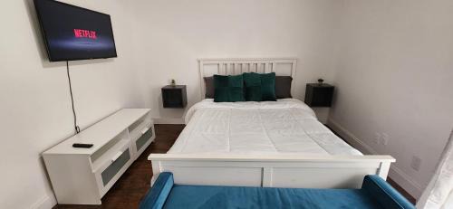 Tamarac Maison | Bright & Comfortable Private Room in a Family Home, Shared nice Bath