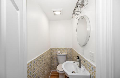Scarborough Maison | Bright & Cozy 3BR Home by Pine Point Beach