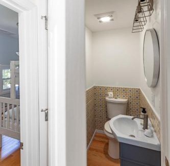 Scarborough Maison | Bright & Cozy 3BR Home by Pine Point Beach