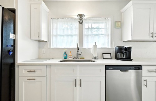 Candler Maison | Cozy Lake Front Cottage sur le lac Weir avec une immense plage blanche!