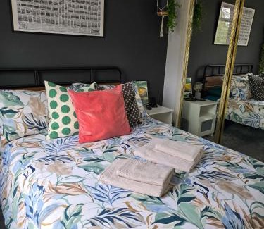 Leith Maison | Bright Double Room in Leith - Near Tram & Shore