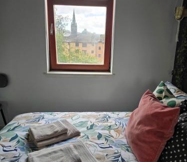 Leith Maison | Bright Double Room in Leith - Near Tram & Shore