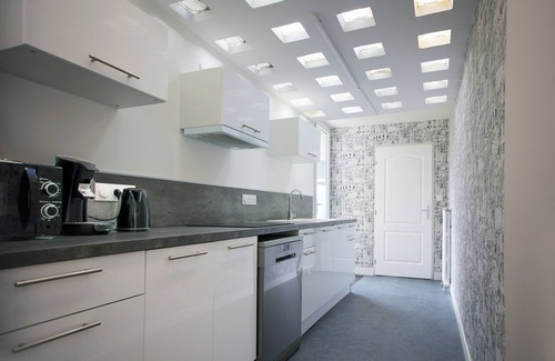 Lucon Appartement | Bright downtown apartment with terrace
