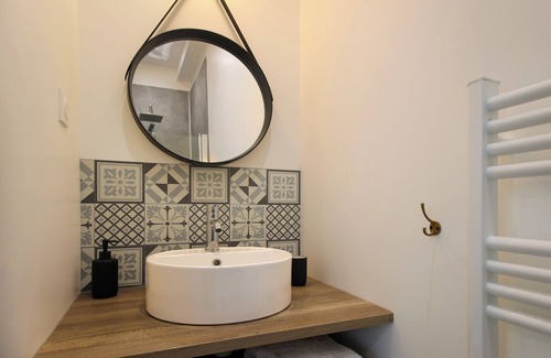 Lucon Appartement | Bright downtown apartment with terrace