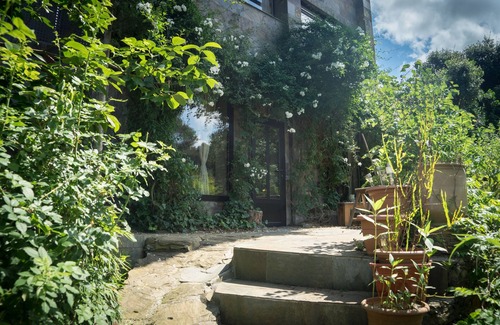 Torrelles de Llobregat Appartement | appartement en duplex lumineux, entouré par une forêt de pins, les animaux domestiques