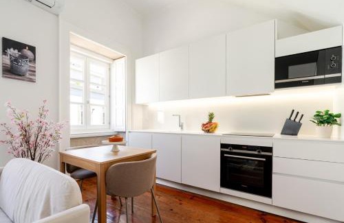 Foz do Douro Appartement | Bright Flat in Historic Foz House by HostWise