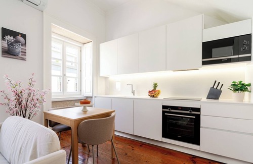 Foz do Douro Appartement | Bright Flat in Historic Foz House by HostWise